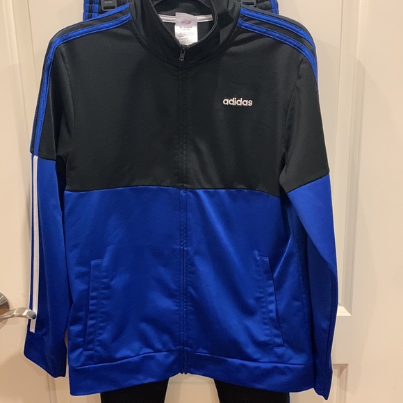 Adidas jacket and pants. Boys XL 18/20. In great condition. - Picture 3 of 8